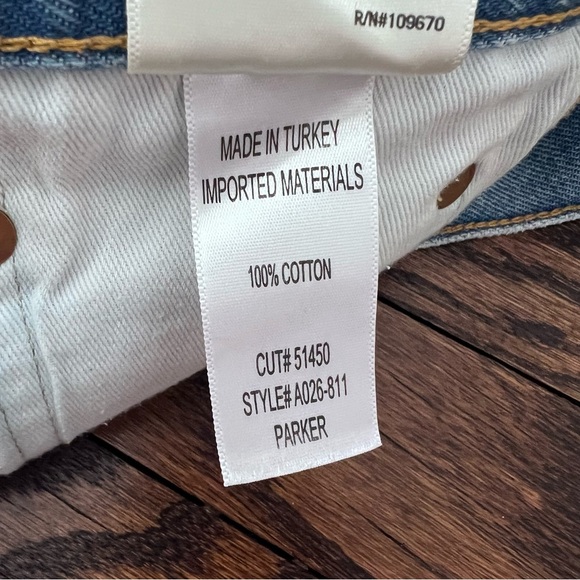 AGOLDE PARKER VINTAGE CUT OFF SHORT,
IN SWAPMEET, SIZE 27 - Picture 10 of 10